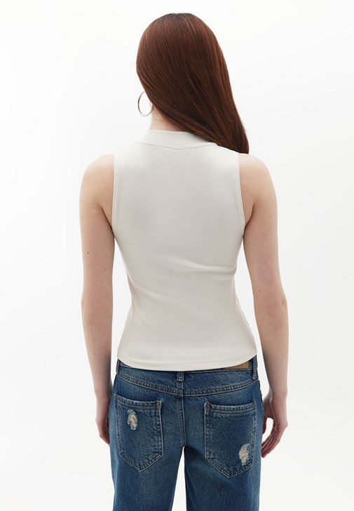 Fermuarlı Atlet ve Slim-Fit Pantolon Kombini