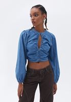 Denim Bluz ve Mom-Fit Pantolon Kombini