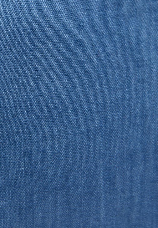 Denim Bluz ve Mom-Fit Pantolon Kombini