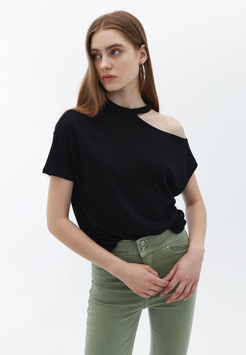 Modal Tiişört ve Bootcut Pantolon Kombini