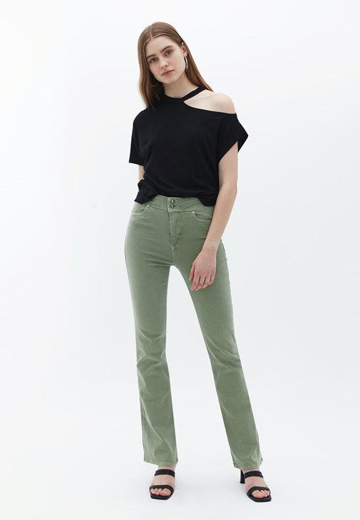 Modal Tiişört ve Bootcut Pantolon Kombini