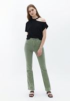 Modal Tiişört ve Bootcut Pantolon Kombini