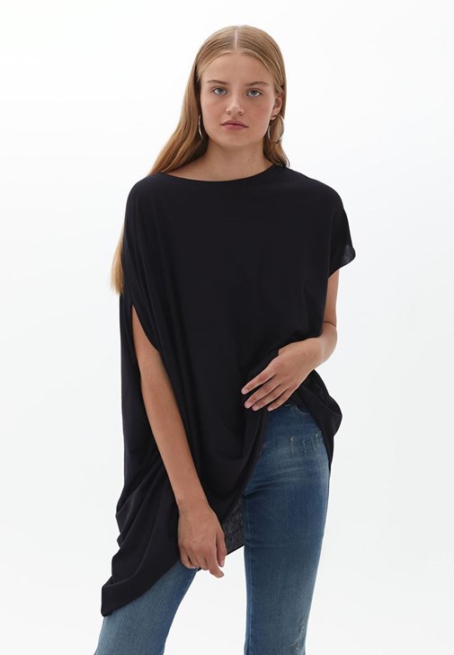 Oversize Tişört ve Yüksek Bel Pantolon Kombini