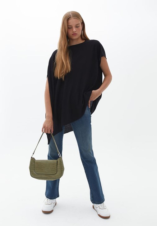 Oversize Tişört ve Yüksek Bel Pantolon Kombini