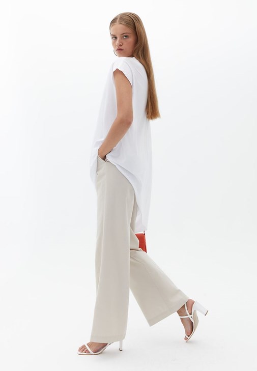 Oversize Tişört ve Tencel Pantolon Kombini