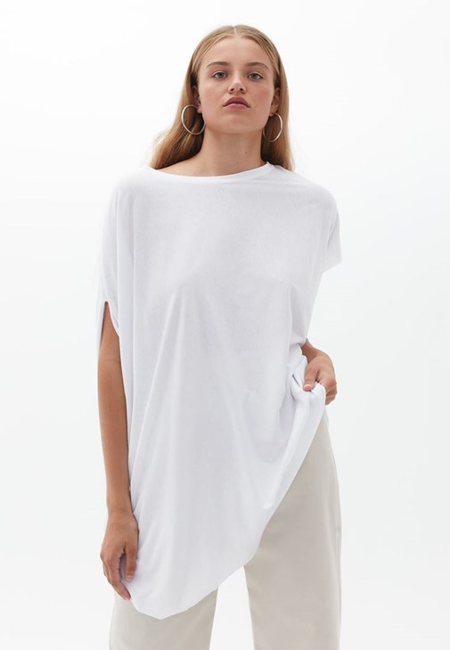 Oversize Tişört ve Tencel Pantolon Kombini