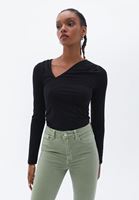 Bayan Siyah Asimetrik Yaka Bluz ( MODAL )