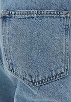Yüksek Bel Denim Pantolon ve Crop Atlet Kombini