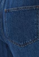  Baggy-Fit Denim Pantolon ve Atlet Kombini