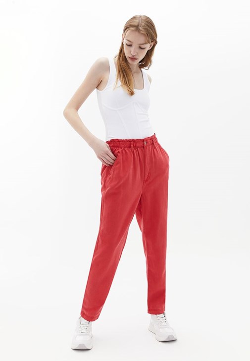 Baggy-Fit Pantolon ve Crop Ceket Kombini