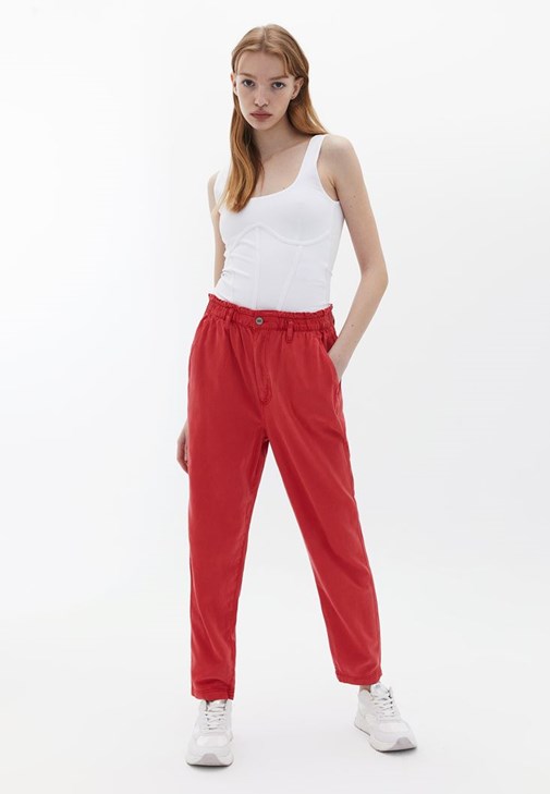 Baggy-Fit Pantolon ve Crop Ceket Kombini