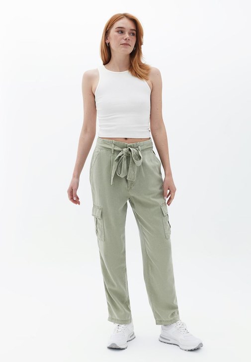Straight-Fit Kargo Pantolon ve Atlet Kombini