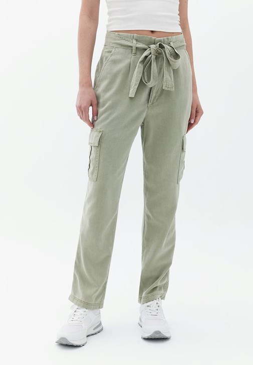 Straight-Fit Kargo Pantolon ve Atlet Kombini