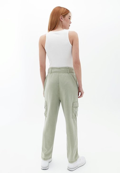Straight-Fit Kargo Pantolon ve Atlet Kombini