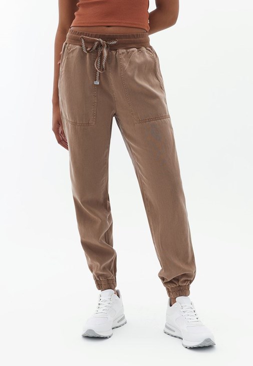 Pantolon ve Halter Yaka Atlet Kombini