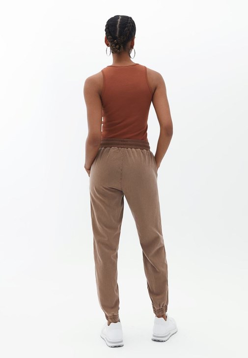 Pantolon ve Halter Yaka Atlet Kombini
