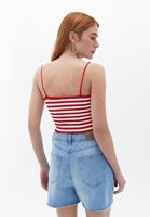 Çizgili Atlet ve Denim Şort Kombini