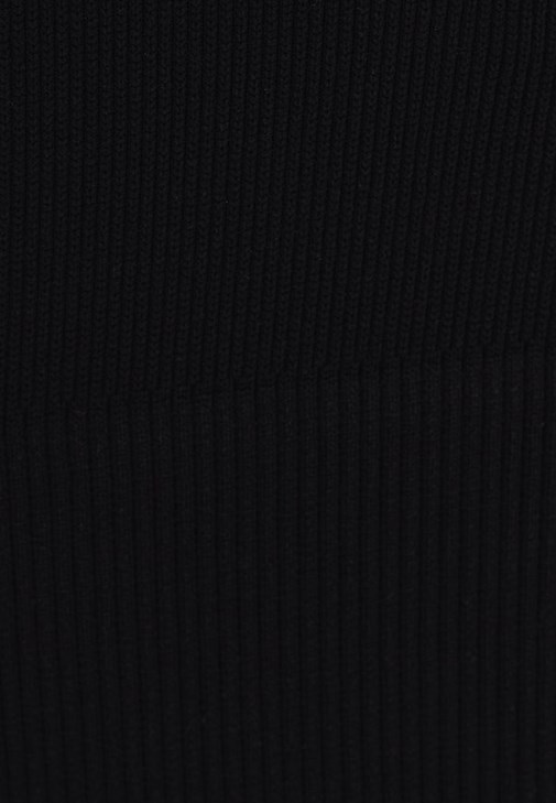 Dikişsiz Atlet ve Deri Pantolon Kombini