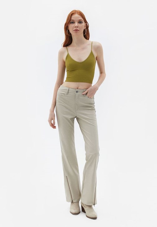 Crop Top ve Orta Bel Pantolon Kombini