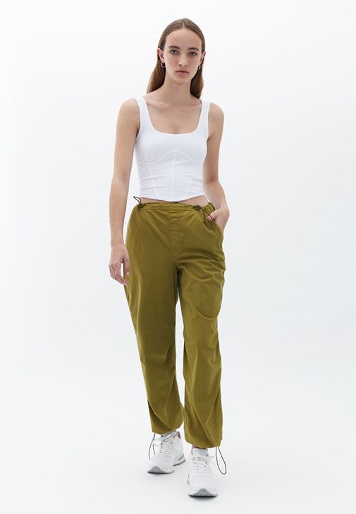Kargo Jogger Pantolon ve Atlet Kombini