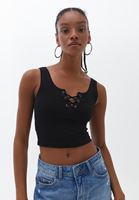 Bağcıklı Atlet ve Denim Şort Kombini
