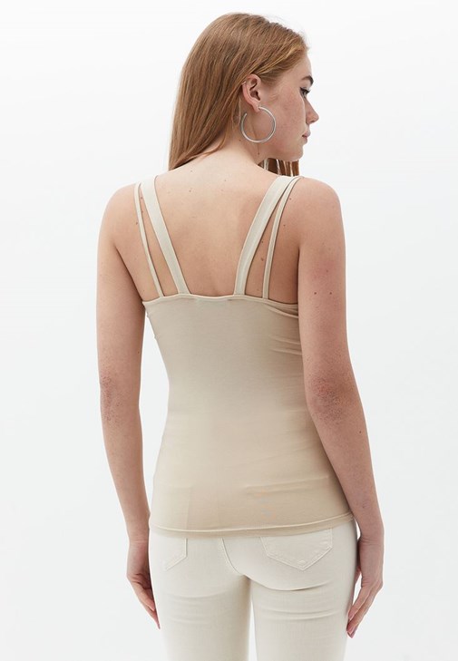 Askı Detaylı Atlet ve Skinny-Fit Pantolon Kombini