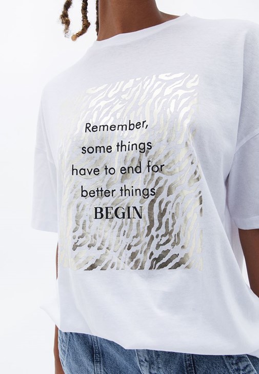 Tişört ve Cep Detaylı Pantolon Kombini