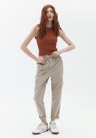 Carrot-Fit Pantolon ve Atlet Kombini