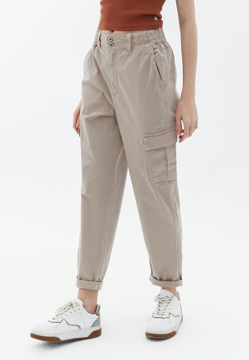 Carrot-Fit Pantolon ve Atlet Kombini