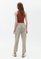 Carrot-Fit Pantolon ve Atlet Kombini