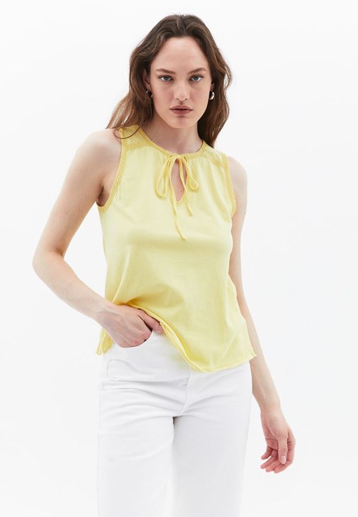 Sarı Nakış Detaylı Atlet