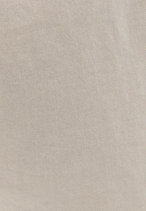 Jogger Pantolon ve Jakarlı Kazak Kombini