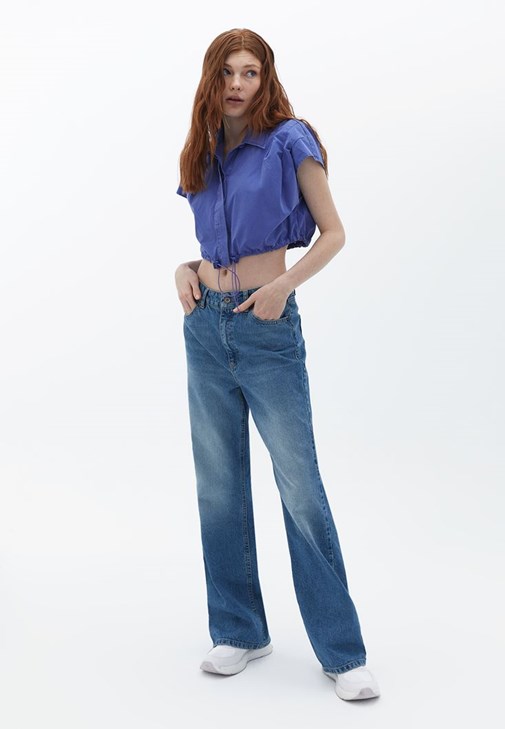 Crop Gömlek ve Jogger Pantolon Kombini