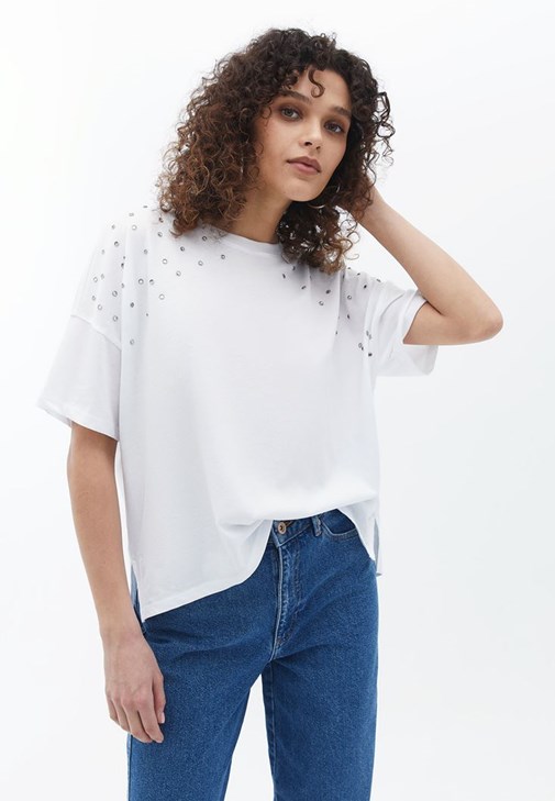 Taş Detaylı Tişört ve Pantolon Kombini