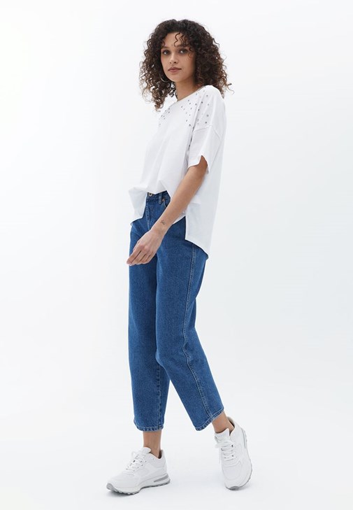 Taş Detaylı Tişört ve Pantolon Kombini