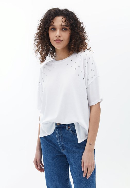 Taş Detaylı Tişört ve Pantolon Kombini