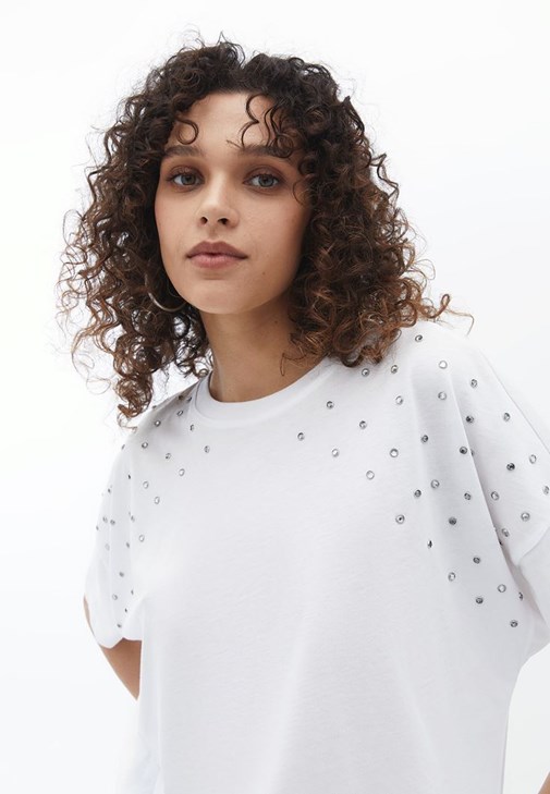 Taş Detaylı Tişört ve Pantolon Kombini