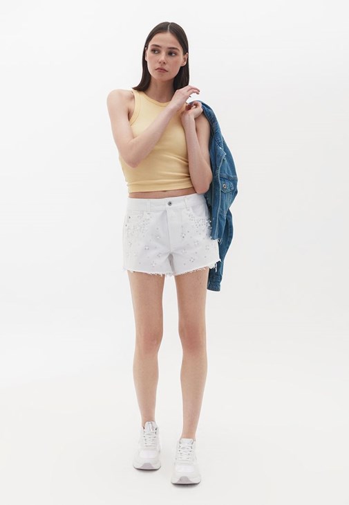 Beyaz Orta Bel Mini Şort