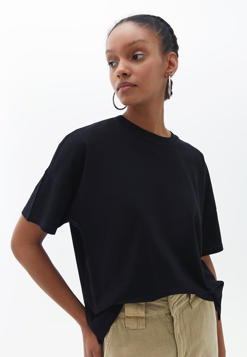 Flare Pantolon ve Oversize Tişört Kombini