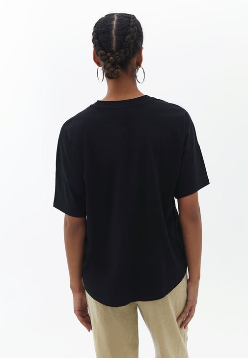 Flare Pantolon ve Oversize Tişört Kombini