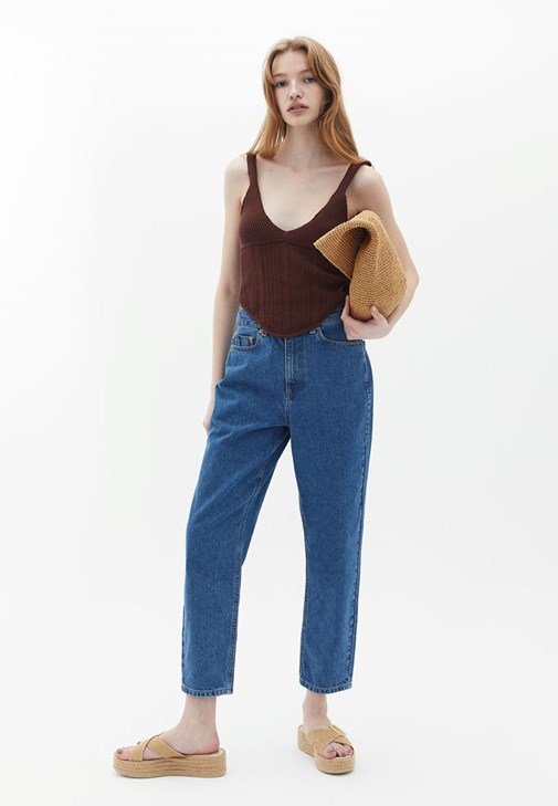 Ajurlu Atlet ve Mom-Fit Pantolon Kombini