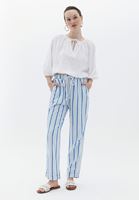 Çizgili Pantolon ve Crop Bluz Kombini
