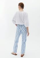 Çizgili Pantolon ve Crop Bluz Kombini