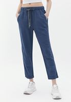 Carrot-Fit Pantolon ve Halter Yaka Atlet Kombini
