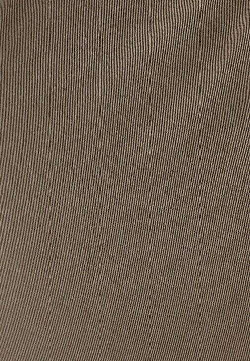 Jogger Pantolon ve Balıkçı Yaka Kazak Kombini