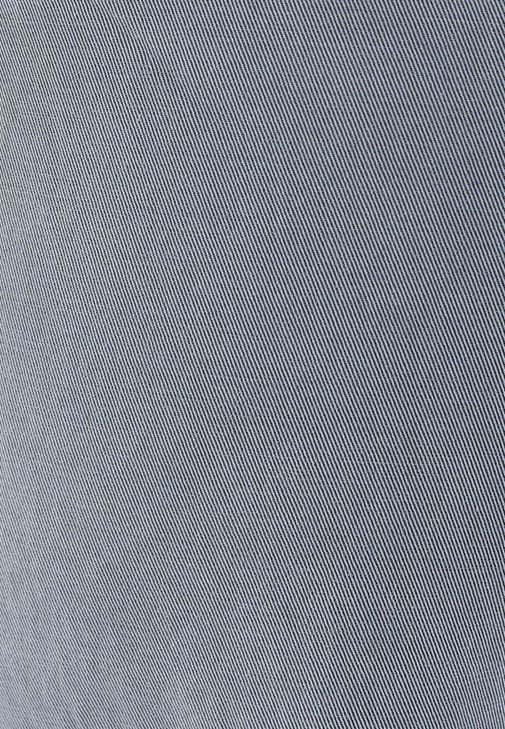 Kargo Pantolon ve Çizgili Tişört Kombini