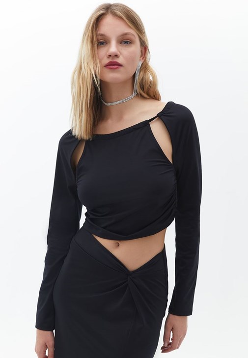 Crop Bluz ve Yırtmaçlı Etek Kombini