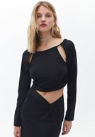 Crop Bluz ve Yırtmaçlı Etek Kombini