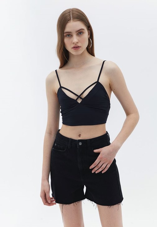 Biyeli Bralet ve Denim Şort Kombini