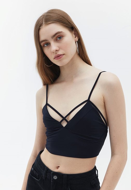 Biyeli Bralet ve Denim Şort Kombini